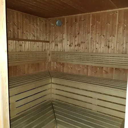 アパート Pomaranczowy Z Basenem,sauna-blisko Morza. *